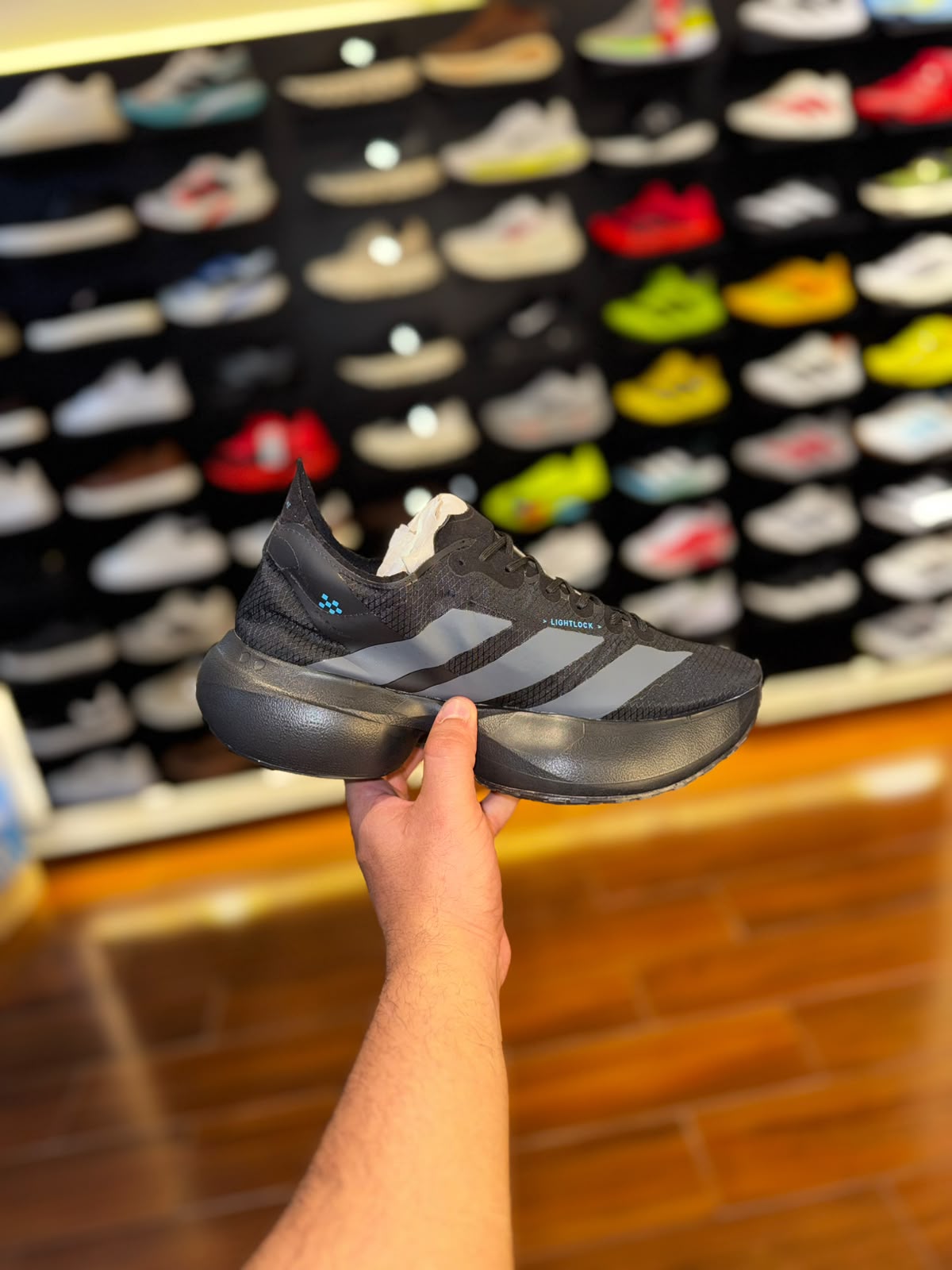 ADIZERO adios pro 4 importado (todo preto com listras cinza)