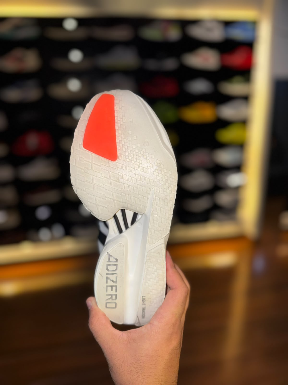 ADIZERO adios pro 4 importado (branco com Laranja)
