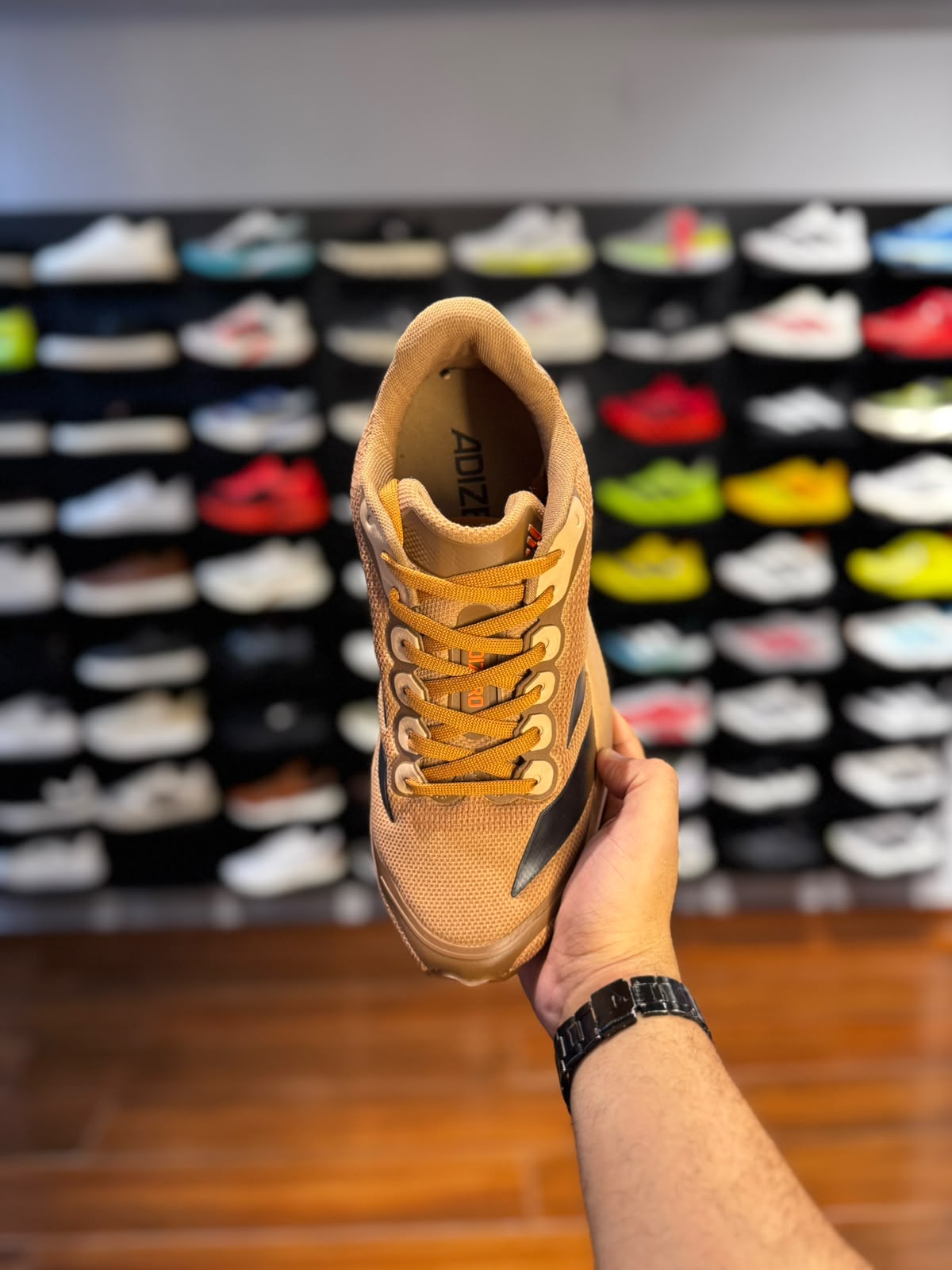 Adizero Boston 13 caramelo
