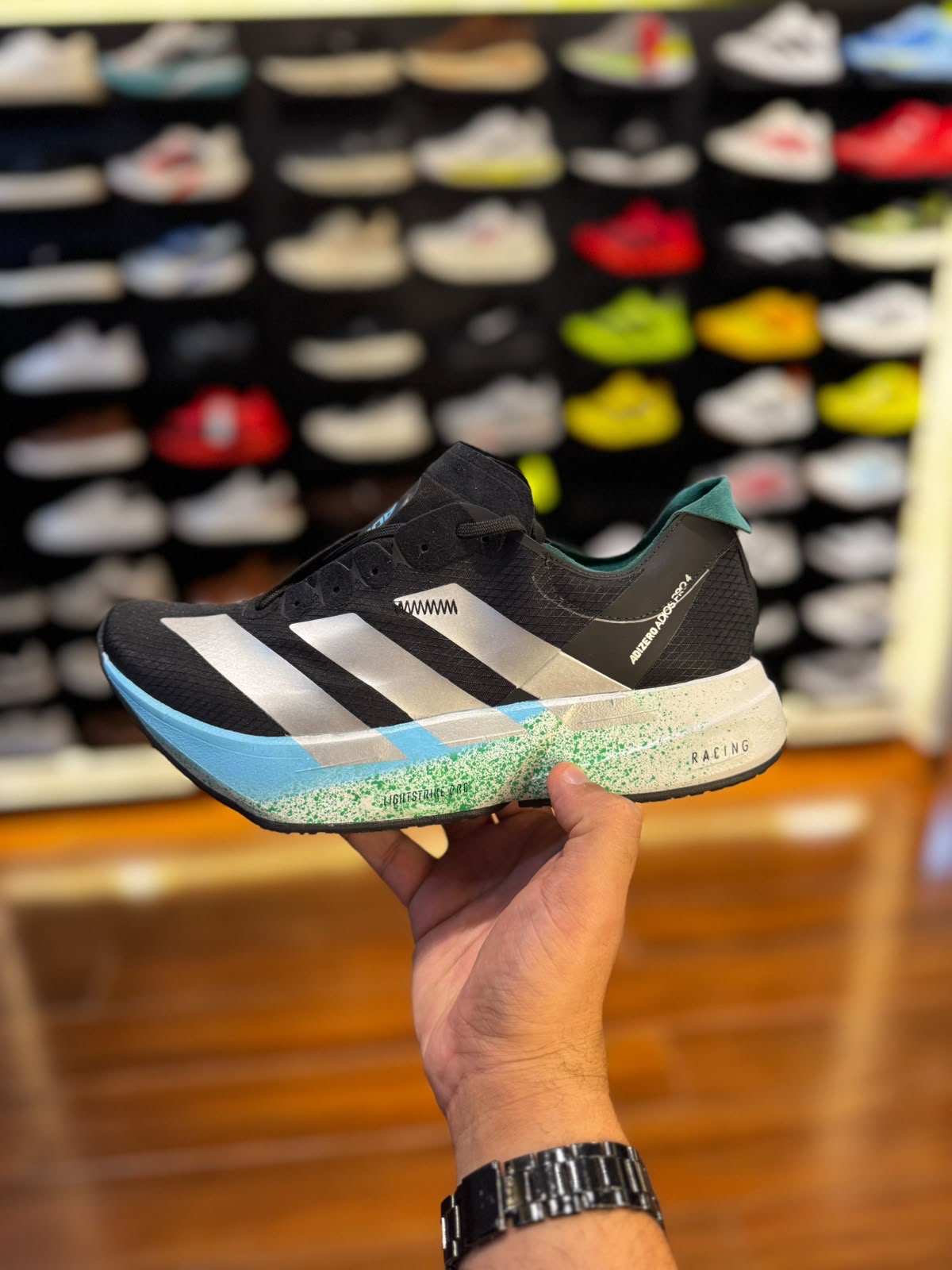 Adizero adios pro 4 /1.0 preto com azul e verde)