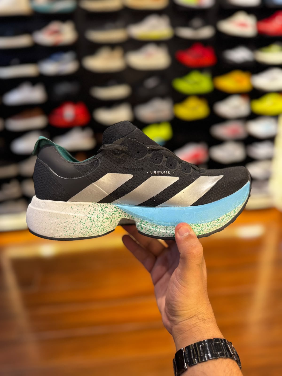 Adizero adios pro 4 /1.0 preto com azul e verde)
