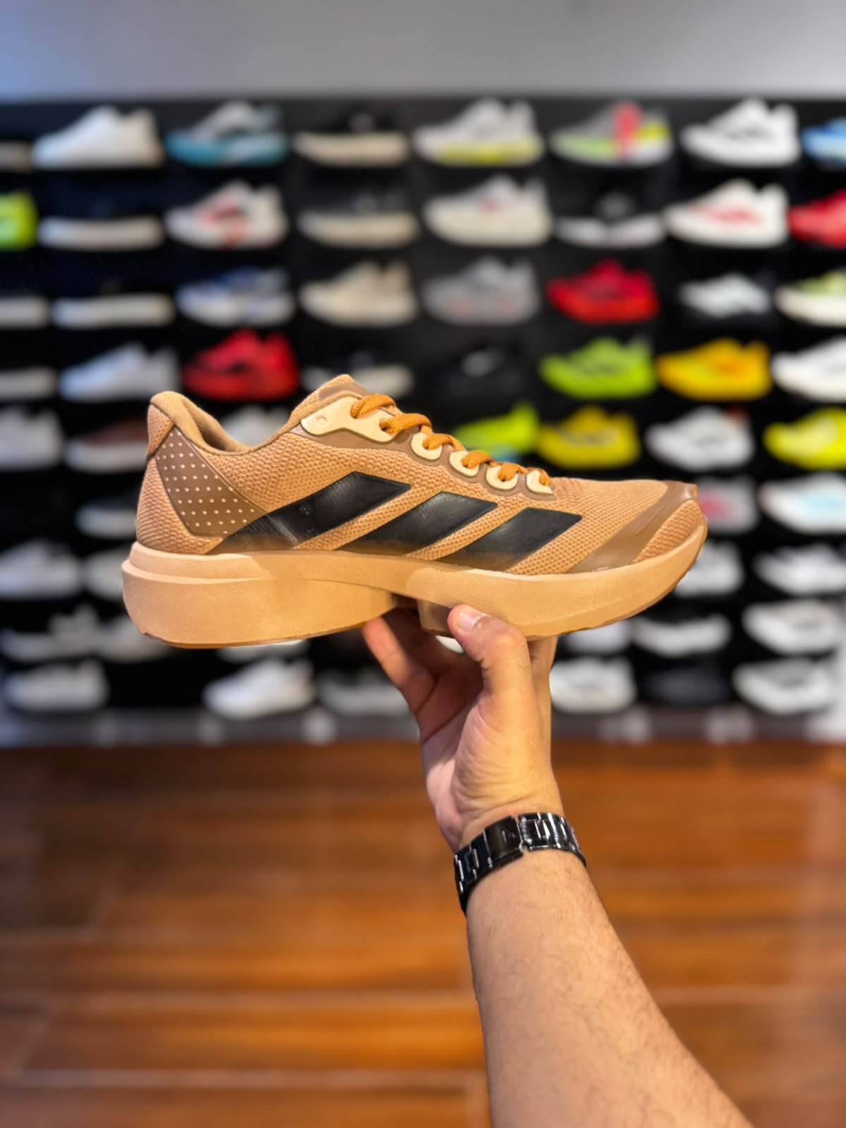 Adizero Boston 13 caramelo