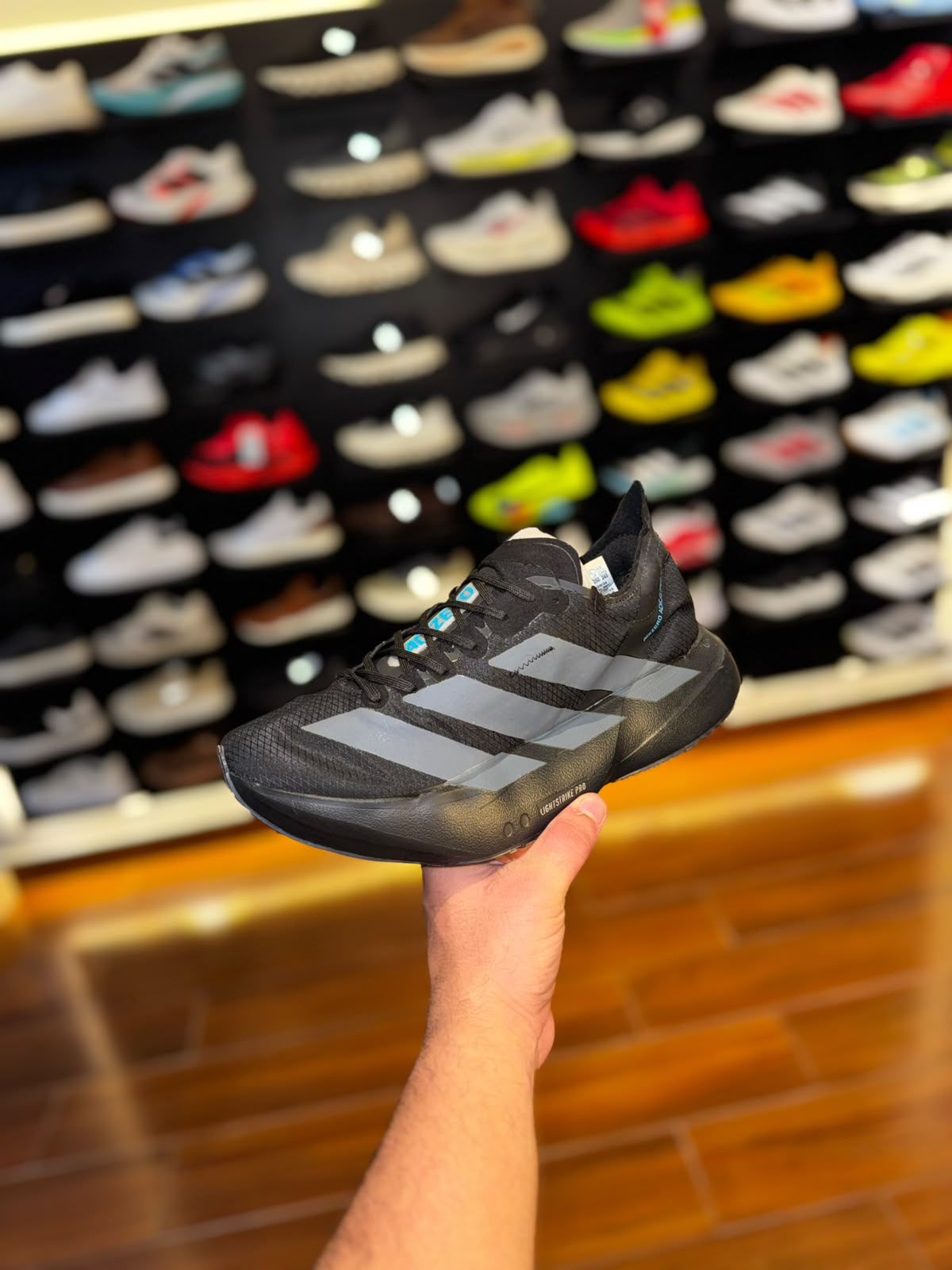 ADIZERO adios pro 4 importado (todo preto com listras cinza)